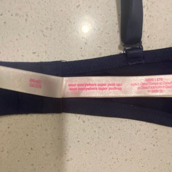 Victoria’s Secret bra wear  everywhere super push-up bra size 32DD - Picture 7 of 7